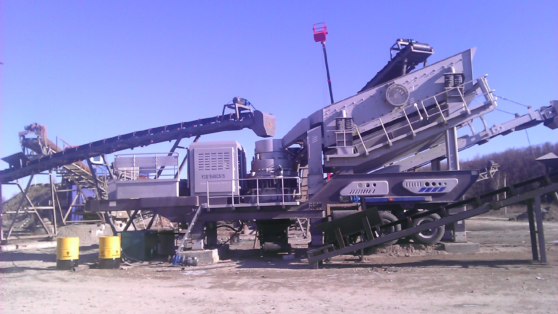 Crawler type fine crushing mobile crushing station