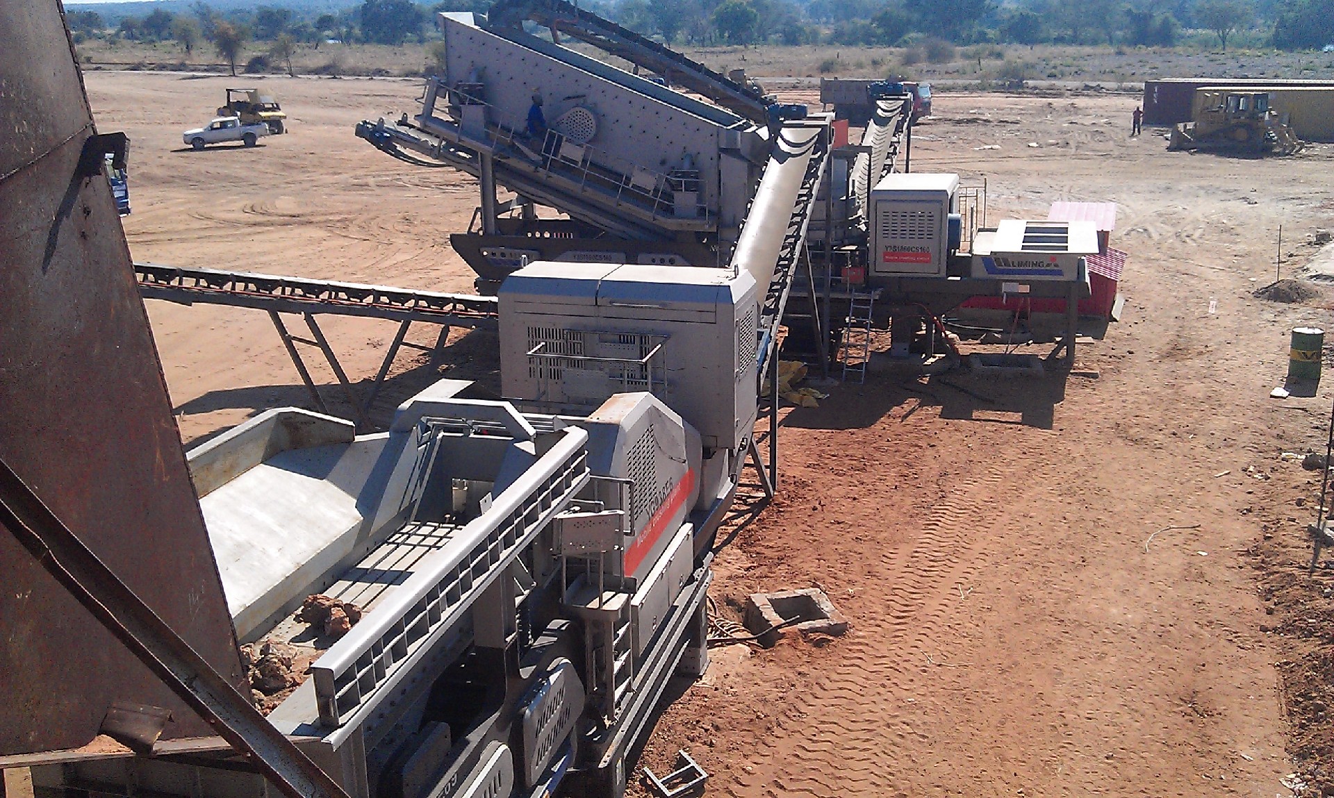 Crawler type fine crushing mobile crushing station